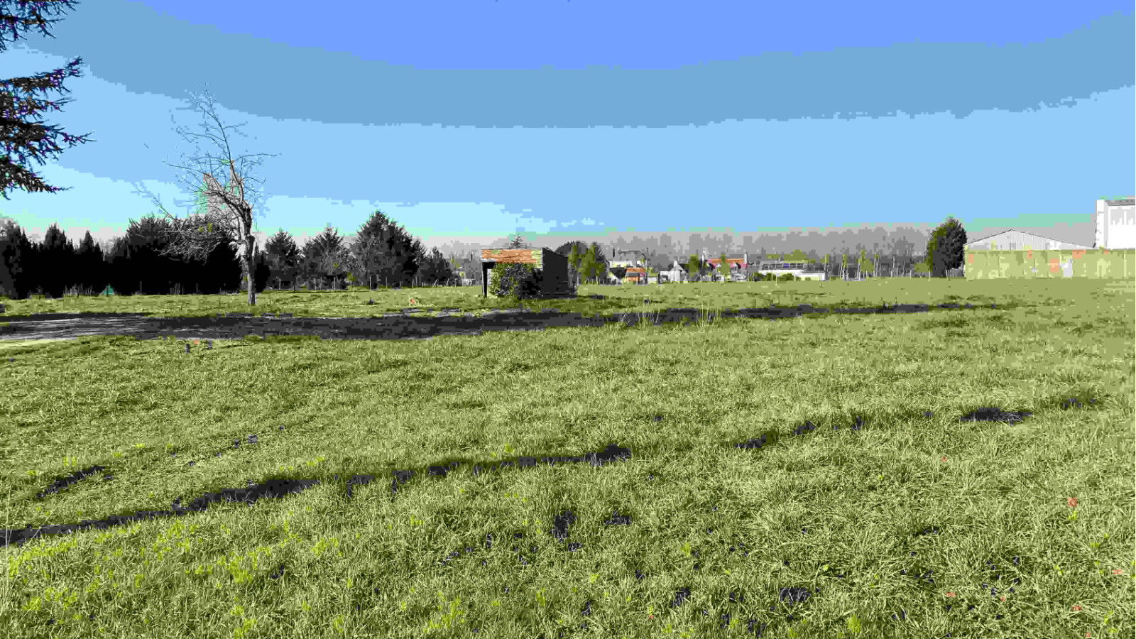 Terrain constructible de 4000m2 à Channay-sur-Lathan