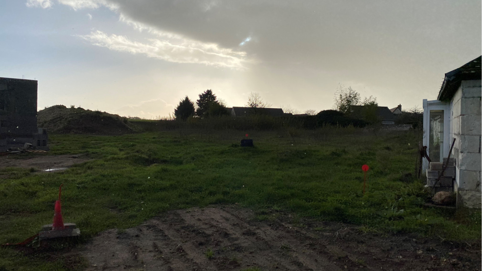 Terrain constructible de 866m2 à Bléré