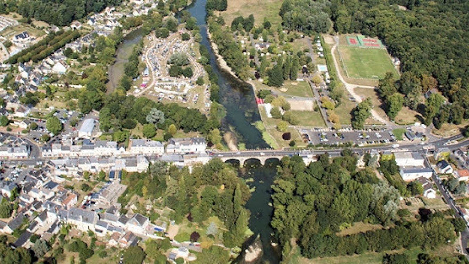 Terrain constructible de 591m2 à Montbazon