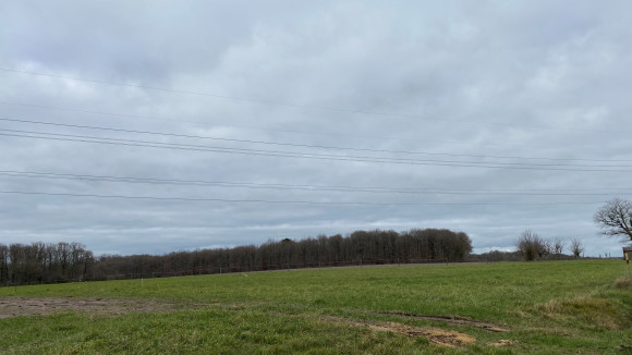 terrain nouzilly.jpg