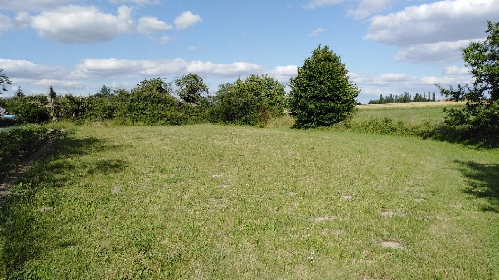Terrain constructible de 1900m2 à Chédigny